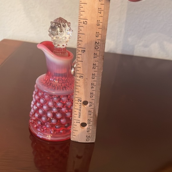 Fenton Cranberry opalescent hobnail oil cruet - Picture 12 of 13